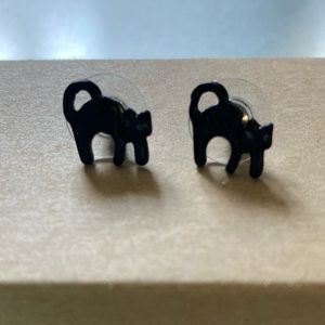 ✨10/$12✨Brand new Black Cat Stud Earrings